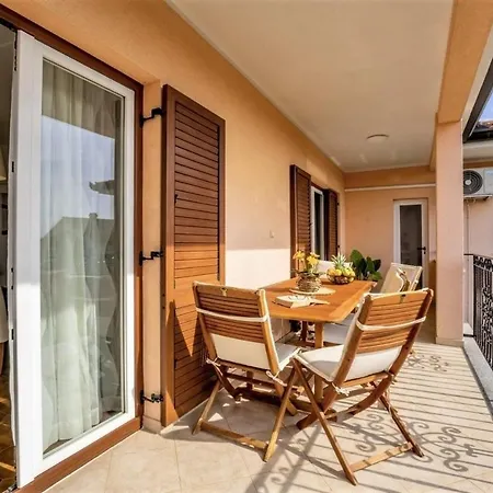 With Parking Space - 14153 Rovinj