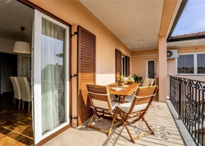 With Parking Space - 14153 Rovinj